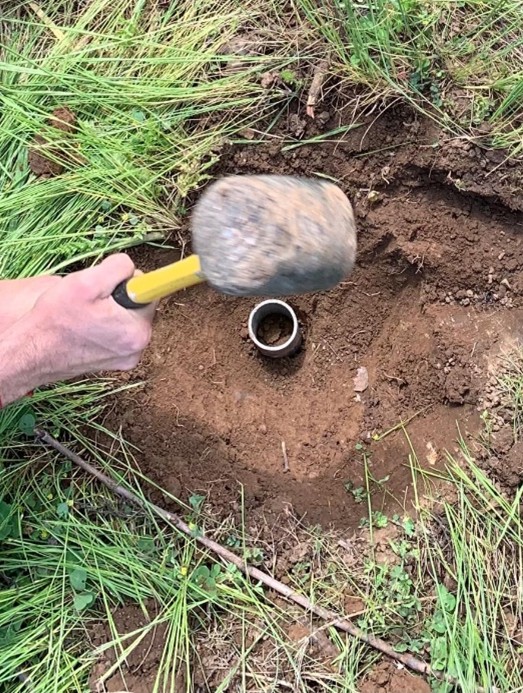 Toma de muestras de suelo en viñedos de la zona central de Chile